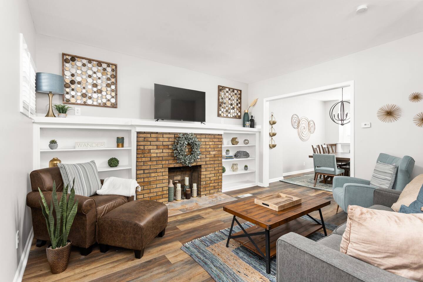 College Ave 6 Bedroom House Sleeps 14