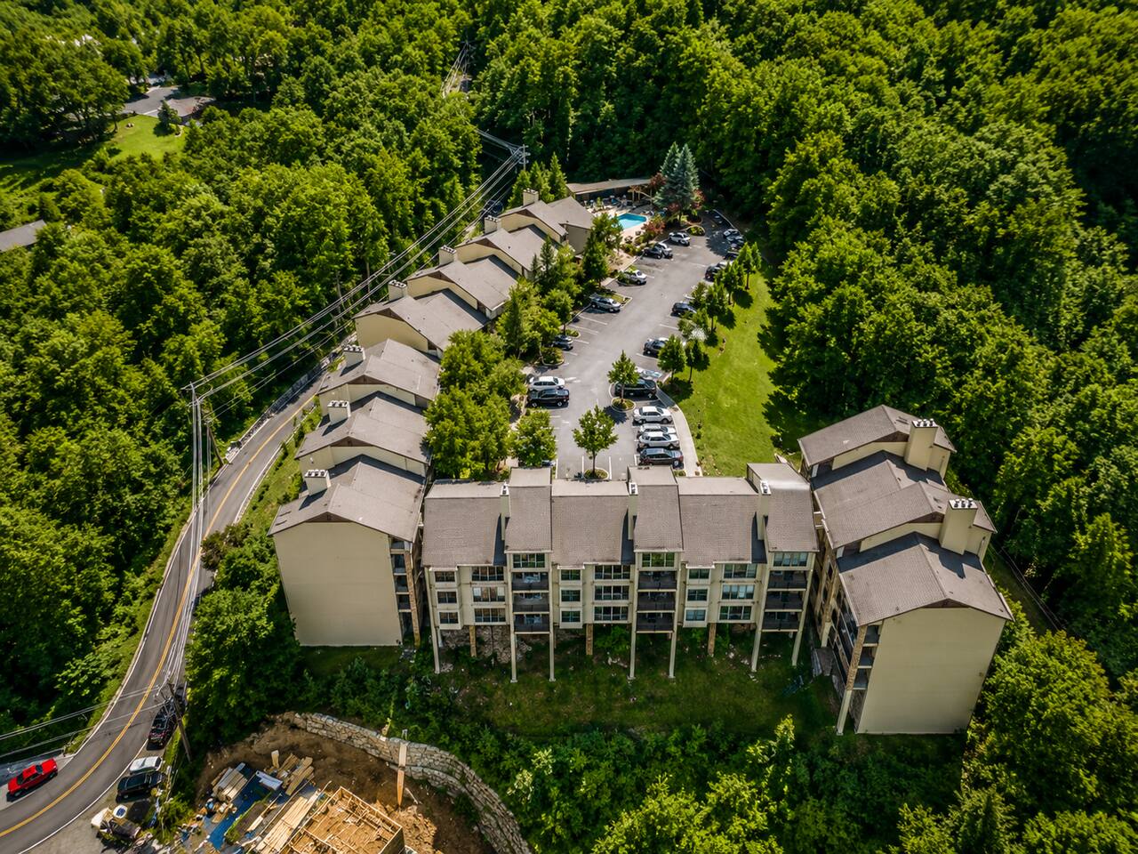 Your family’s mountain escape awaits! Windswept is tucked high in the Smokies, surrounded by peaceful forest with convenient parking and a seasonal community pool—giving you a relaxing home base just minutes from Gatlinburg adventures.