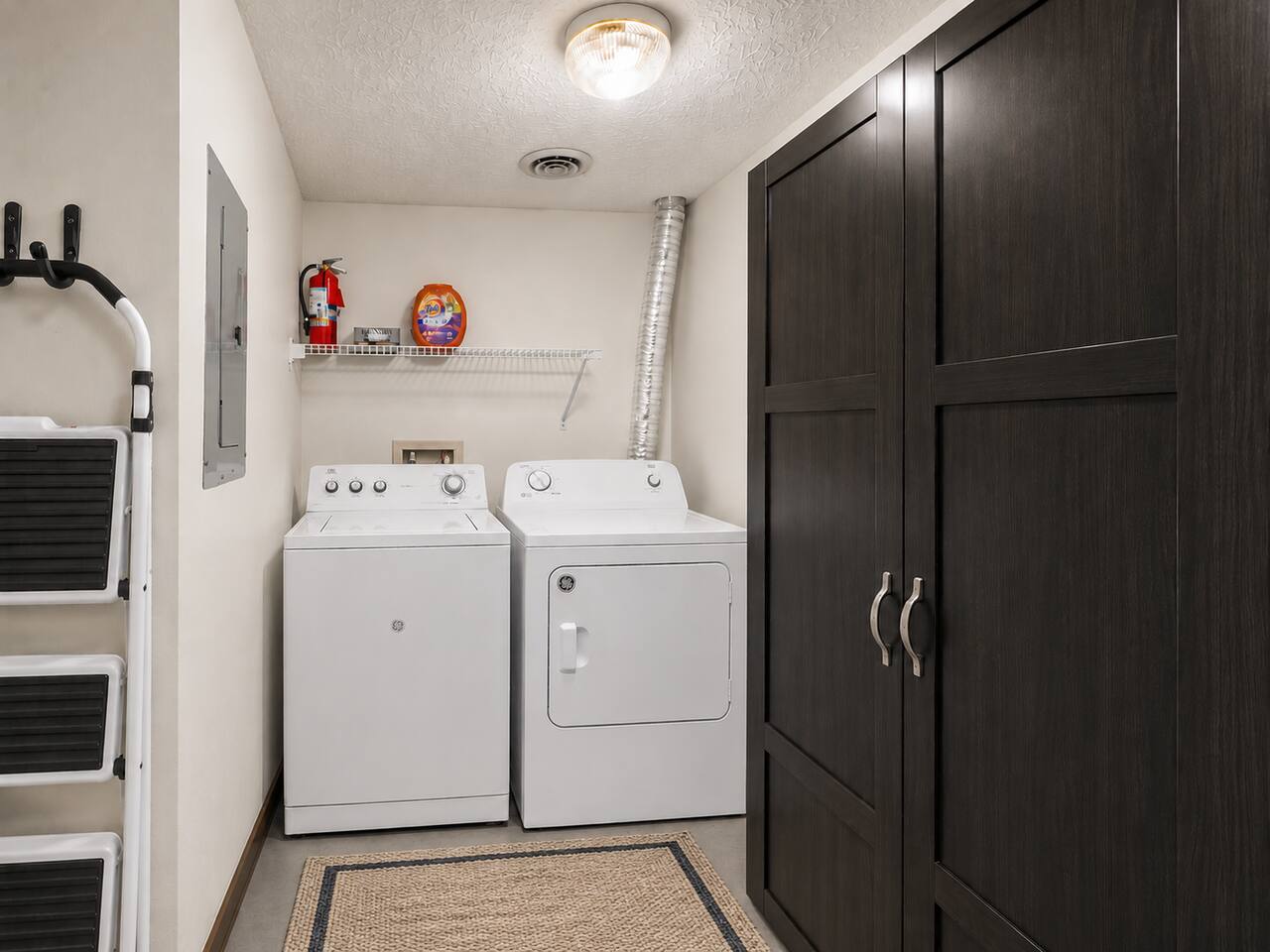 Pack lighter and enjoy the convenience of a private washer and dryer! Perfect for families, long stays, or cleaning up after outdoor adventures—freshen clothes and towels anytime without interrupting your Smoky Mountain vacation.
