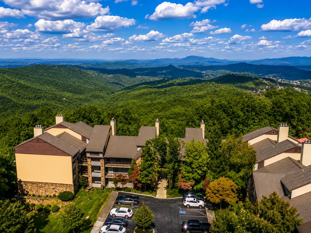 Stay high above Gatlinburg with breathtaking Smoky Mountain views right outside your door! Surrounded by peaceful forest and endless mountain scenery, this is the perfect setting for families to relax, reconnect, and enjoy an unforgettable getaway.