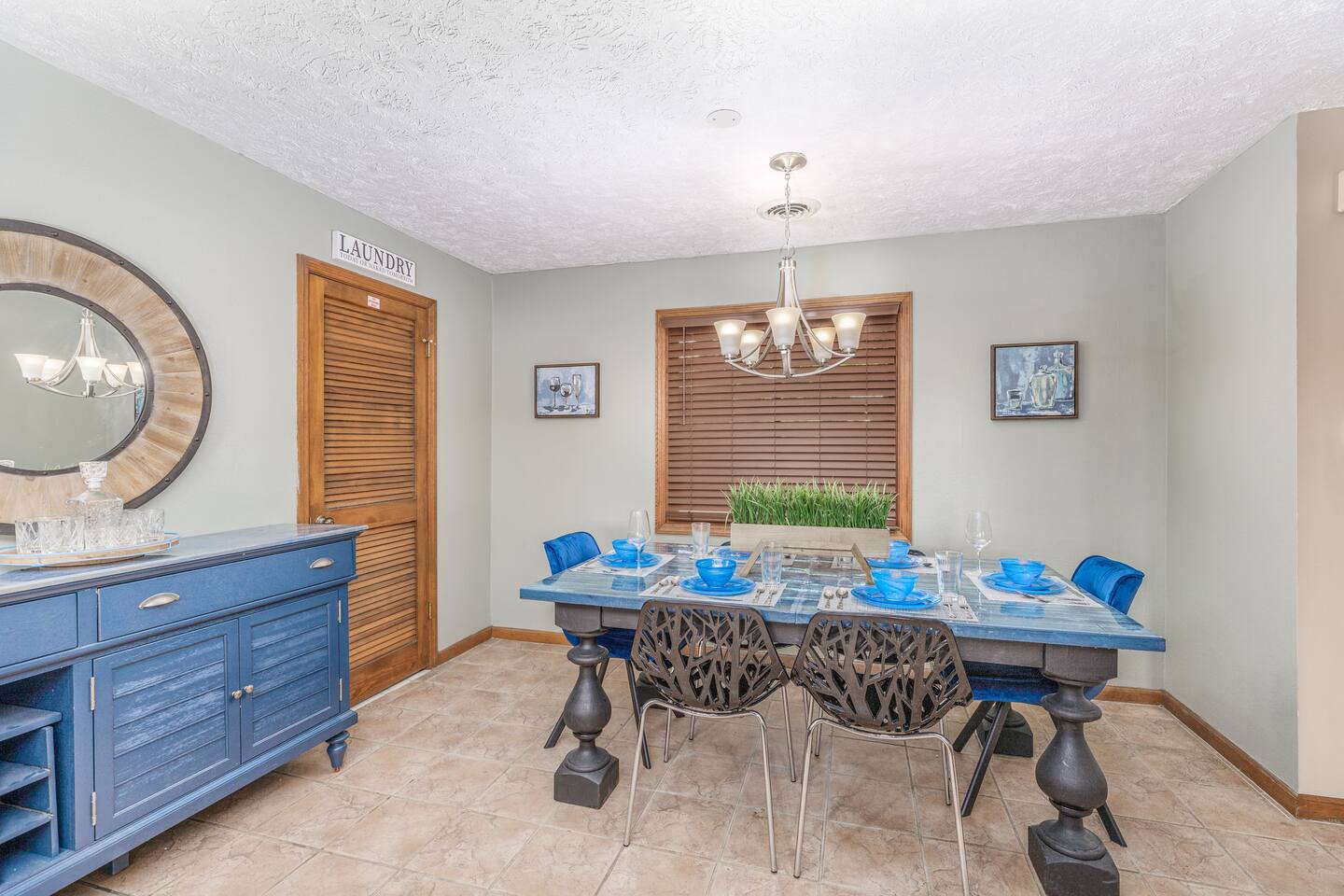 Bring everyone together for family meals, card games, and vacation conversations around the spacious dining table. With comfortable seating and room for the whole crew, it’s the perfect place to reconnect and make Smoky Mountain memories.