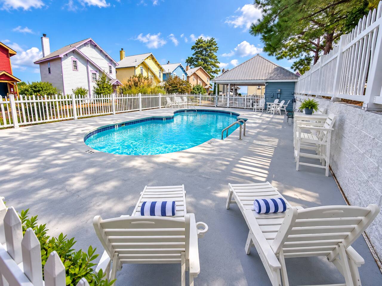 Relax and unwind by the sparkling seasonal community pool, surrounded by peaceful mountain charm. Plenty of lounge seating makes it the perfect spot for families to cool off, soak up the sunshine, and enjoy a laid-back Smoky Mountain afternoon.