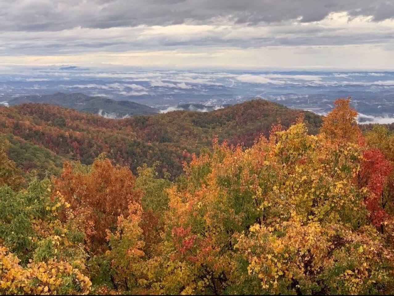 At Chalet Heights, you'll often find yourself above the clouds, surrounded by breathtaking mountain views that simply can't be captured in a photo. In the fall, enjoy a spectacular display of vibrant autumn colors from your private mountain retreat.