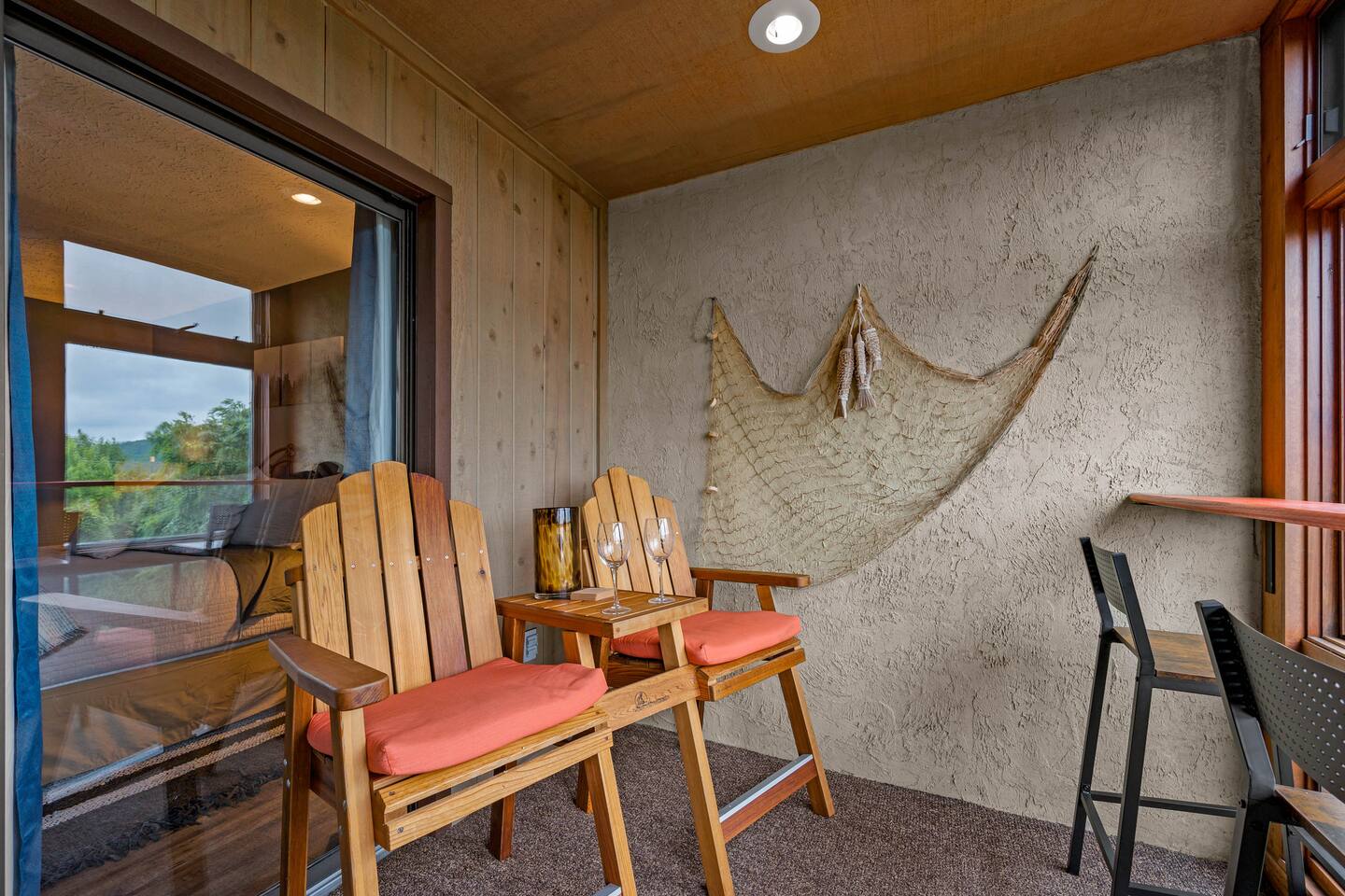 Bar area with seating for 6 to enjoy a glass of wine or cup of coffee