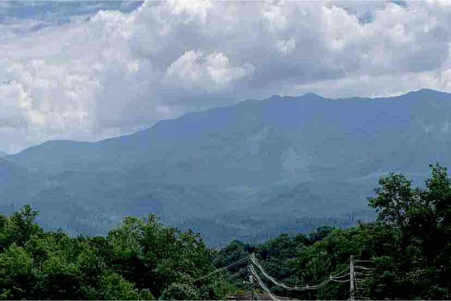 Beautiful Mountain View’s from your front porch!!