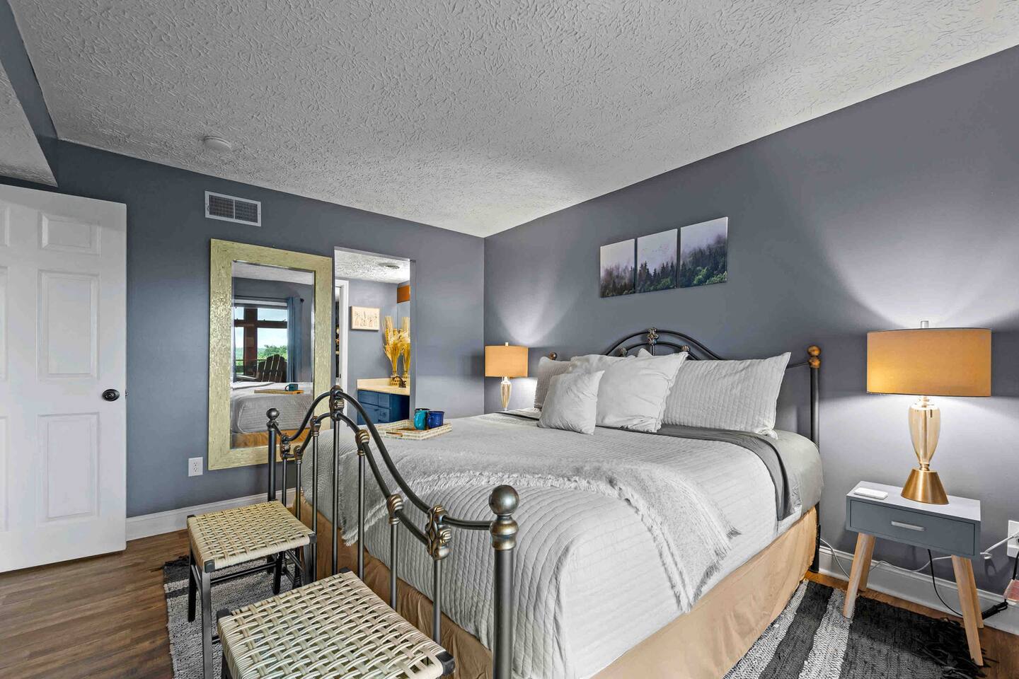 Second king suite with adjoining bathroom