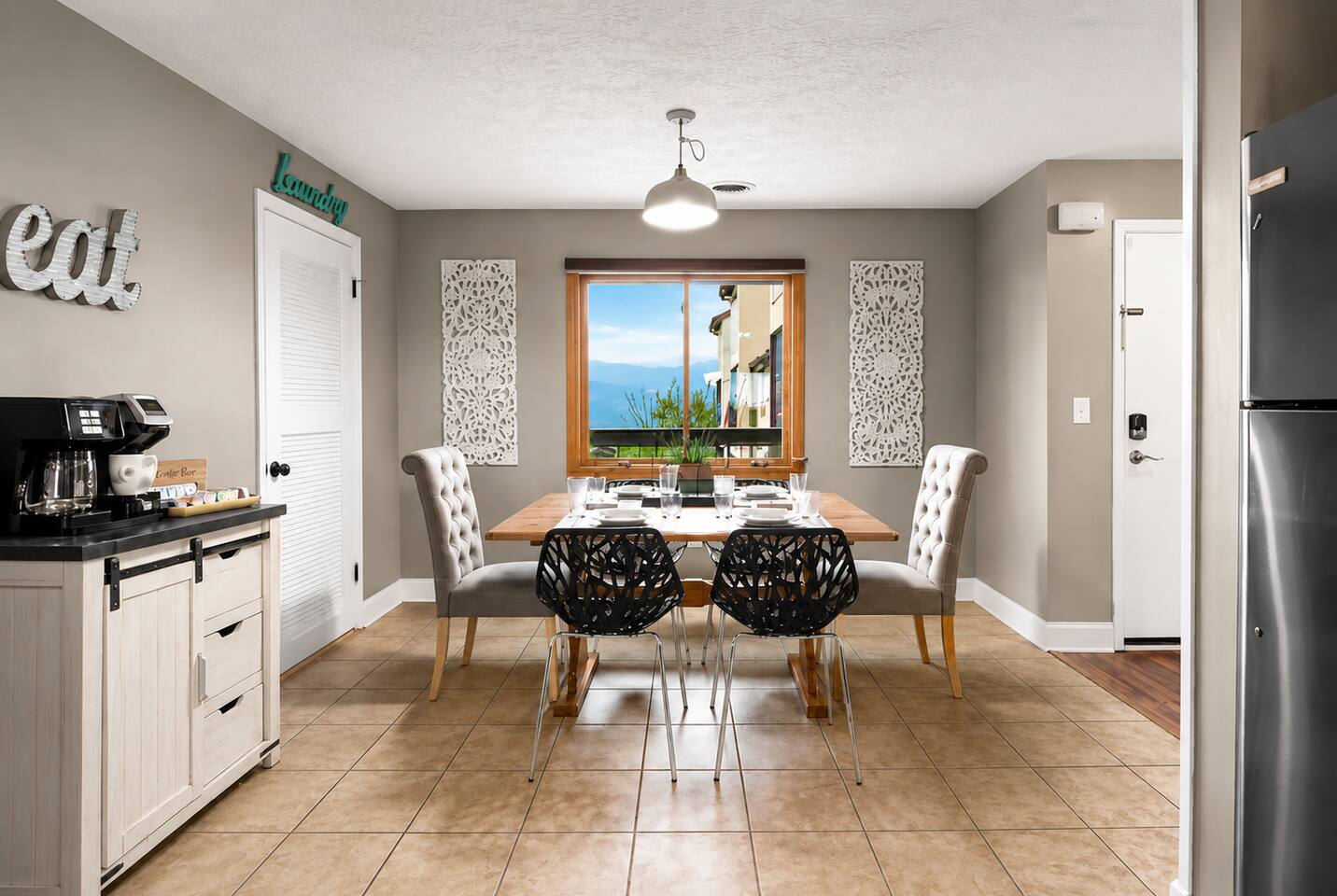 Gather the family around the dining table for meals, games, and quality time together! With comfortable seating, a nearby coffee station, and a peek at the mountain views, it’s a welcoming spot to make vacation memories.