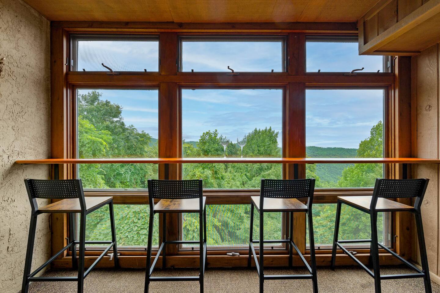 Bar area with seating for 6