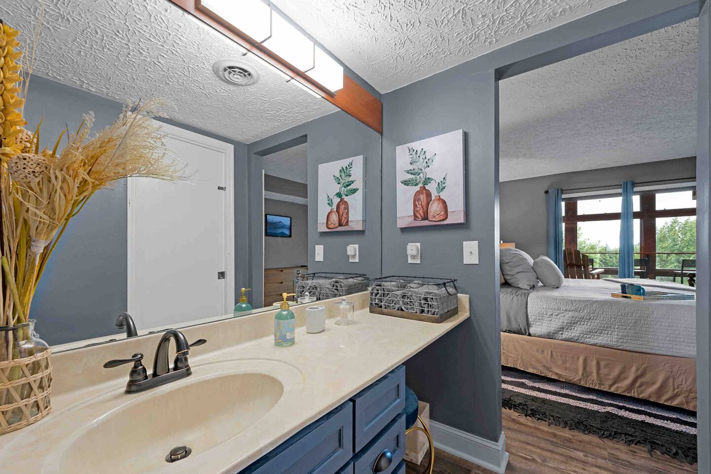 Vanity area adjoined to second king suite
