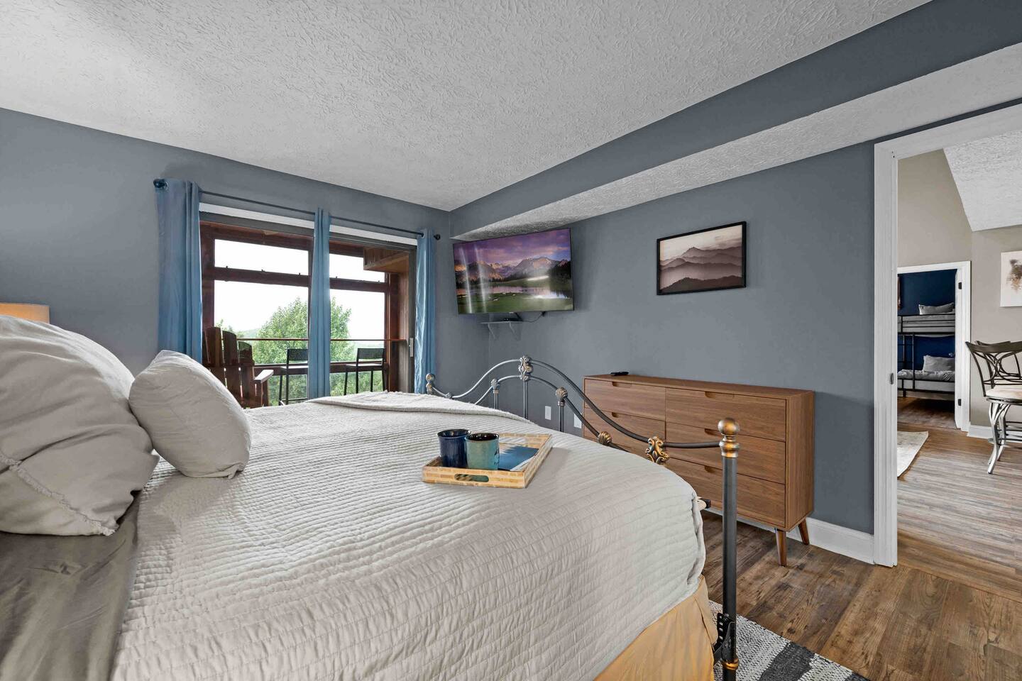 Second king suite with 55 inch smart tv