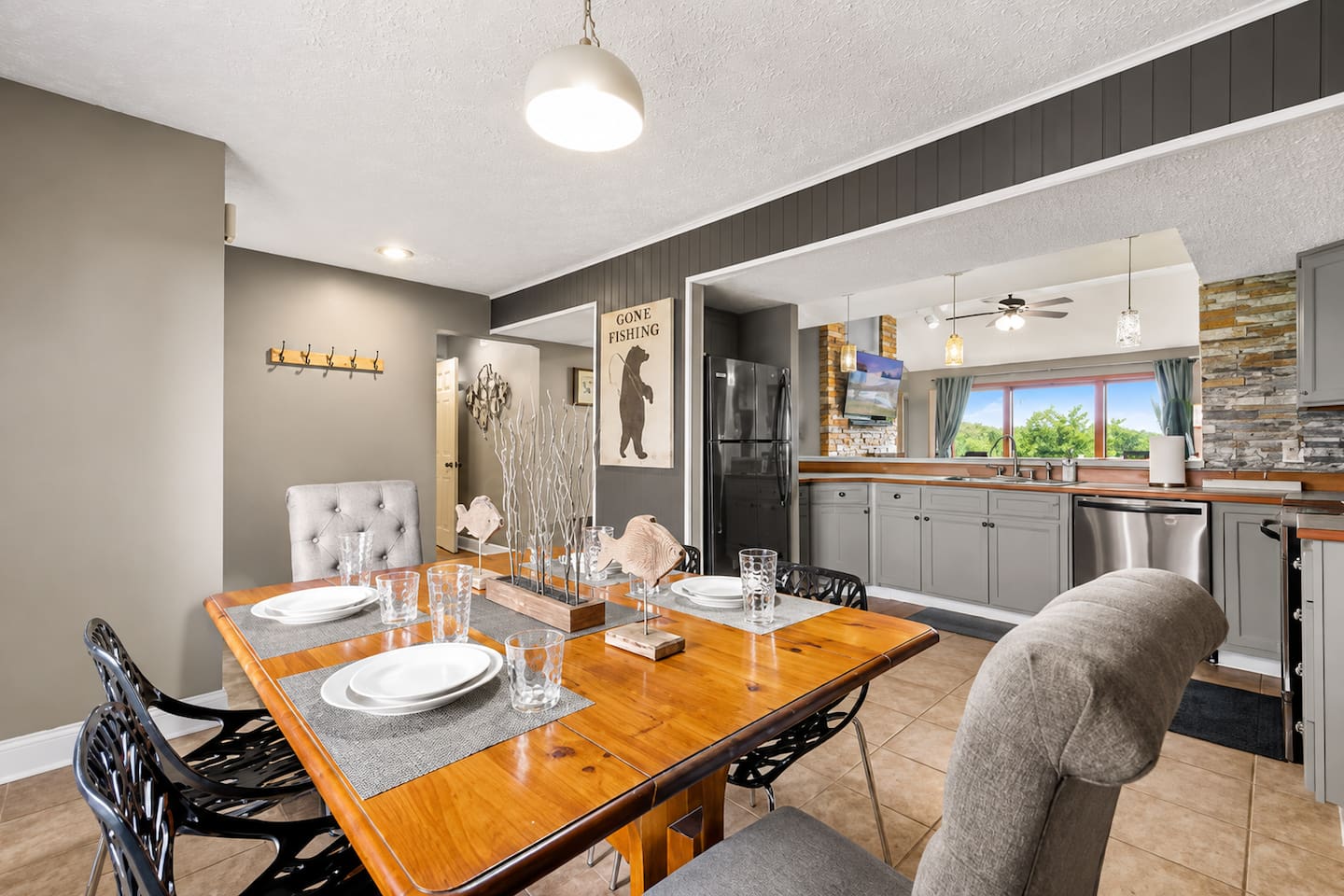 Gather the family around this spacious dining table for home-cooked meals, game nights, and vacation memories! The open layout keeps everyone connected to the fully equipped kitchen, making family mealtime easy and enjoyable.