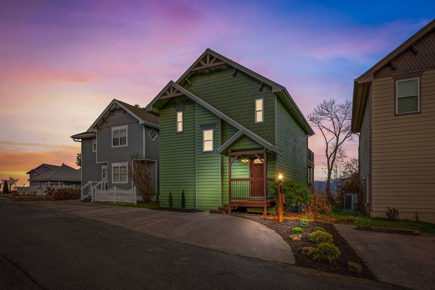 Come home to a peaceful Smoky Mountain retreat after a day of family adventures! Enjoy a charming setting, easy parking, and gorgeous sunset skies—the perfect place to relax, reconnect, and make lasting Gatlinburg memories.