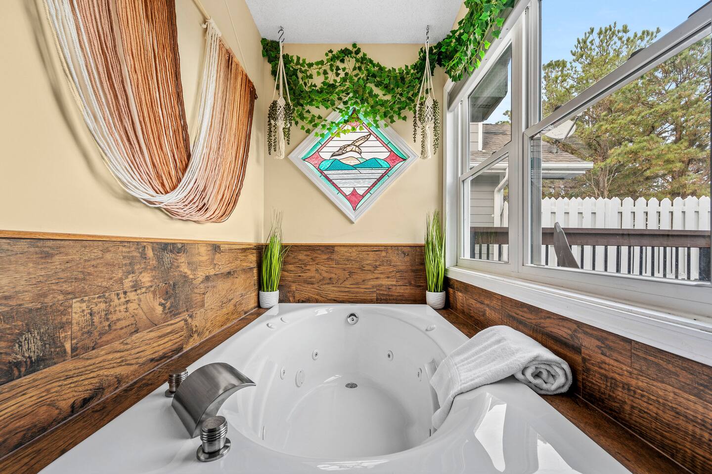 Parents can relax and recharge in the spacious jetted tub after a fun-filled day in Gatlinburg. Surrounded by warm wood accents and natural light, it’s the perfect peaceful retreat during your family’s Smoky Mountain getaway.