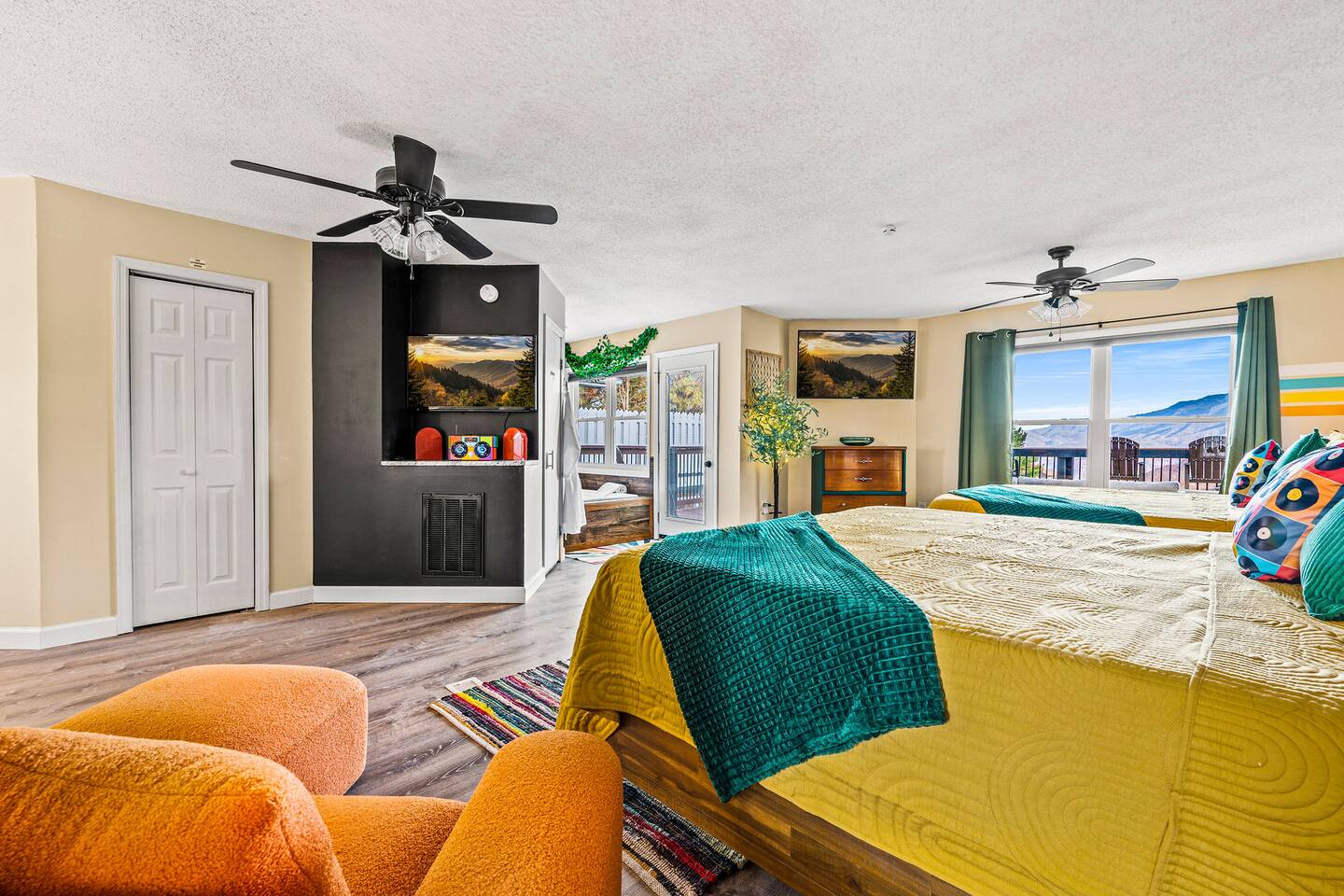 A spacious family retreat with two cozy beds, comfortable seating, Smart TVs, and beautiful Smoky Mountain views! With plenty of room to spread out, everyone can relax and recharge after a day of Gatlinburg adventures.