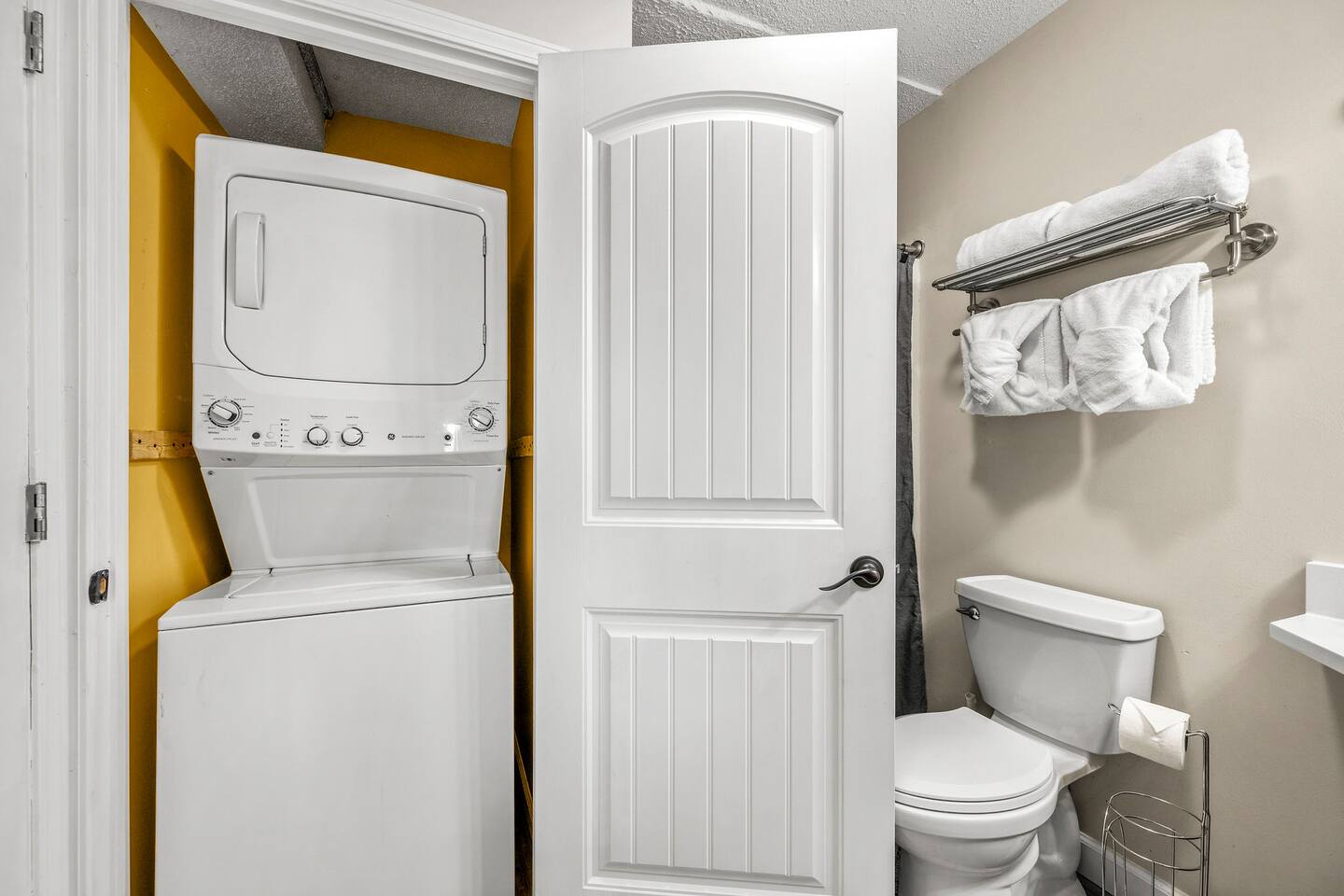 Pack light and enjoy the convenience of an in-unit washer and dryer! Perfect for families, making it easy to freshen up clothes and towels after hiking, swimming, or a fun-filled day exploring the Smokies.