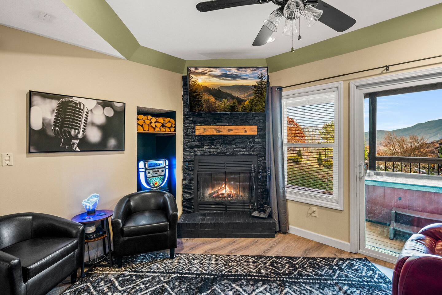 Family fun meets mountain relaxation! Cozy up by the fireplace for movie night, enjoy the fun music-themed décor, or step outside to the hot tub and take in the beautiful Smoky Mountain views.