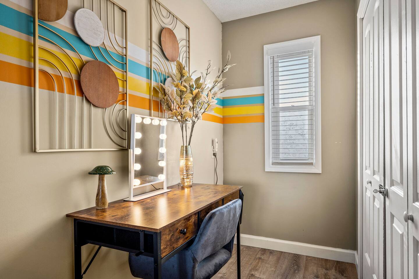 A dedicated vanity and getting-ready space gives your family extra room to spread out. The lighted mirror and spacious desk make mornings easy while everyone prepares for a fun day exploring Gatlinburg!