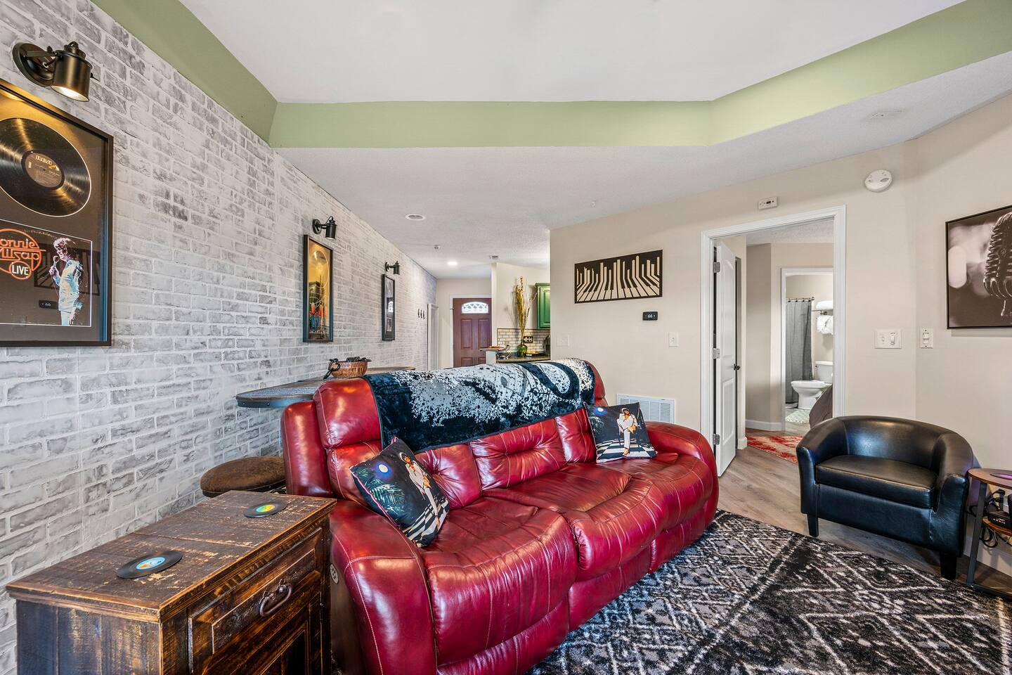 Spacious and comfortable for the whole family, with plenty of seating to relax together after a fun-filled day in Gatlinburg. The open layout makes it easy to gather, unwind, and enjoy quality family time.