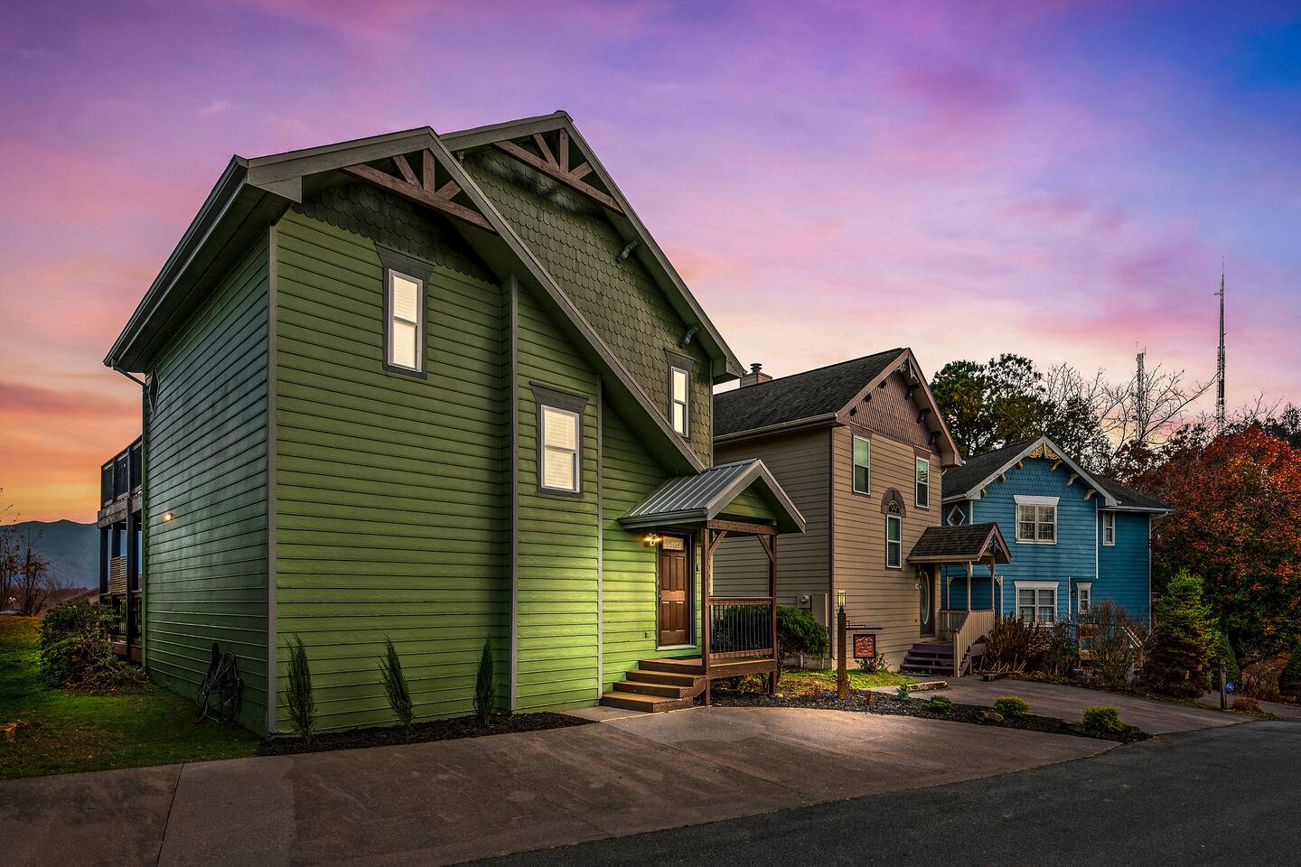 End your family adventures with a beautiful Smoky Mountain sunset! This peaceful mountain retreat offers easy parking and a welcoming place to come home, relax, and recharge after a fun-filled day exploring Gatlinburg.