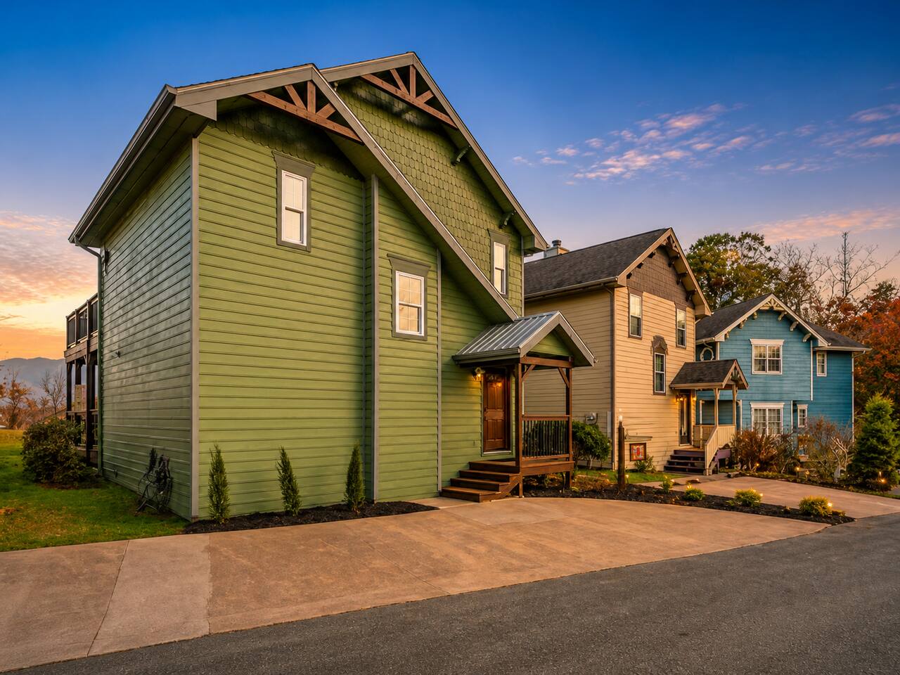 Your family’s peaceful Smoky Mountain escape awaits! Enjoy easy parking, a charming mountain setting, and beautiful sunset skies—the perfect home base for making memories and exploring all that Gatlinburg has to offer.