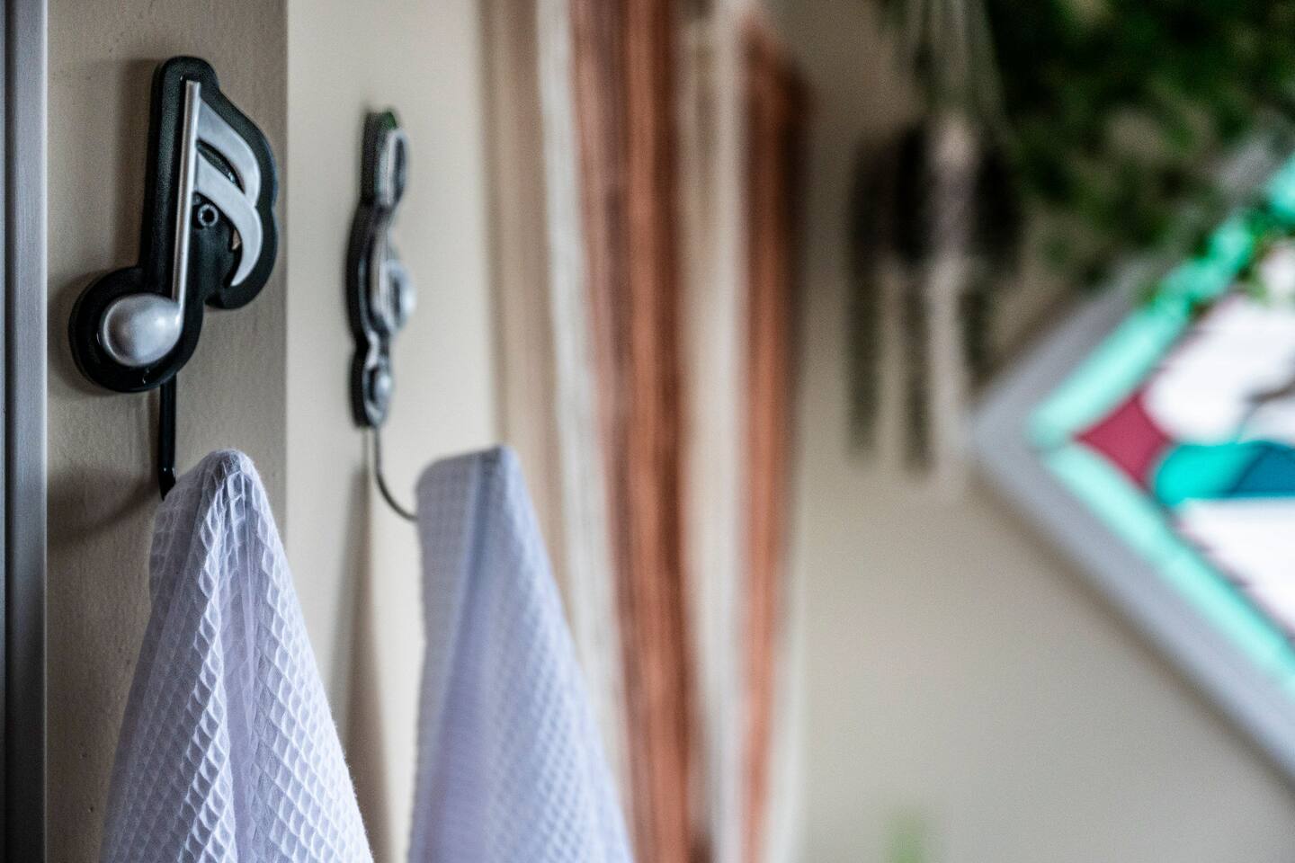 Even the little details carry the music theme! Playful musical-note towel hooks add a fun touch of personality, while fresh towels are ready for your family after a relaxing bath or soak in the jetted tub.
