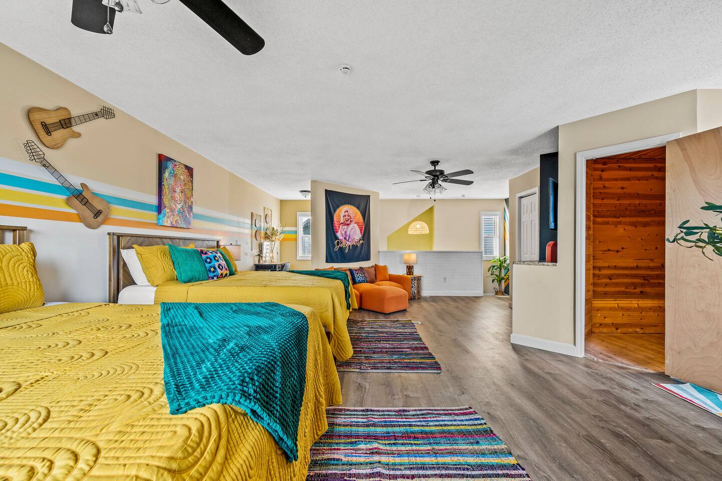 A spacious, colorful retreat made for families! With two comfortable beds, fun music-inspired décor, plenty of room to spread out, and a private sauna just steps away, it’s the perfect place to relax after exploring the Smokies.