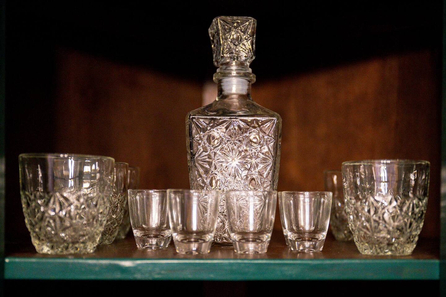 Cheers to your Smoky Mountain getaway! This vintage-inspired glassware adds a touch of old-school charm—perfect for the grown-ups to pour a favorite drink, unwind, and toast to another unforgettable family day in Gatlinburg.