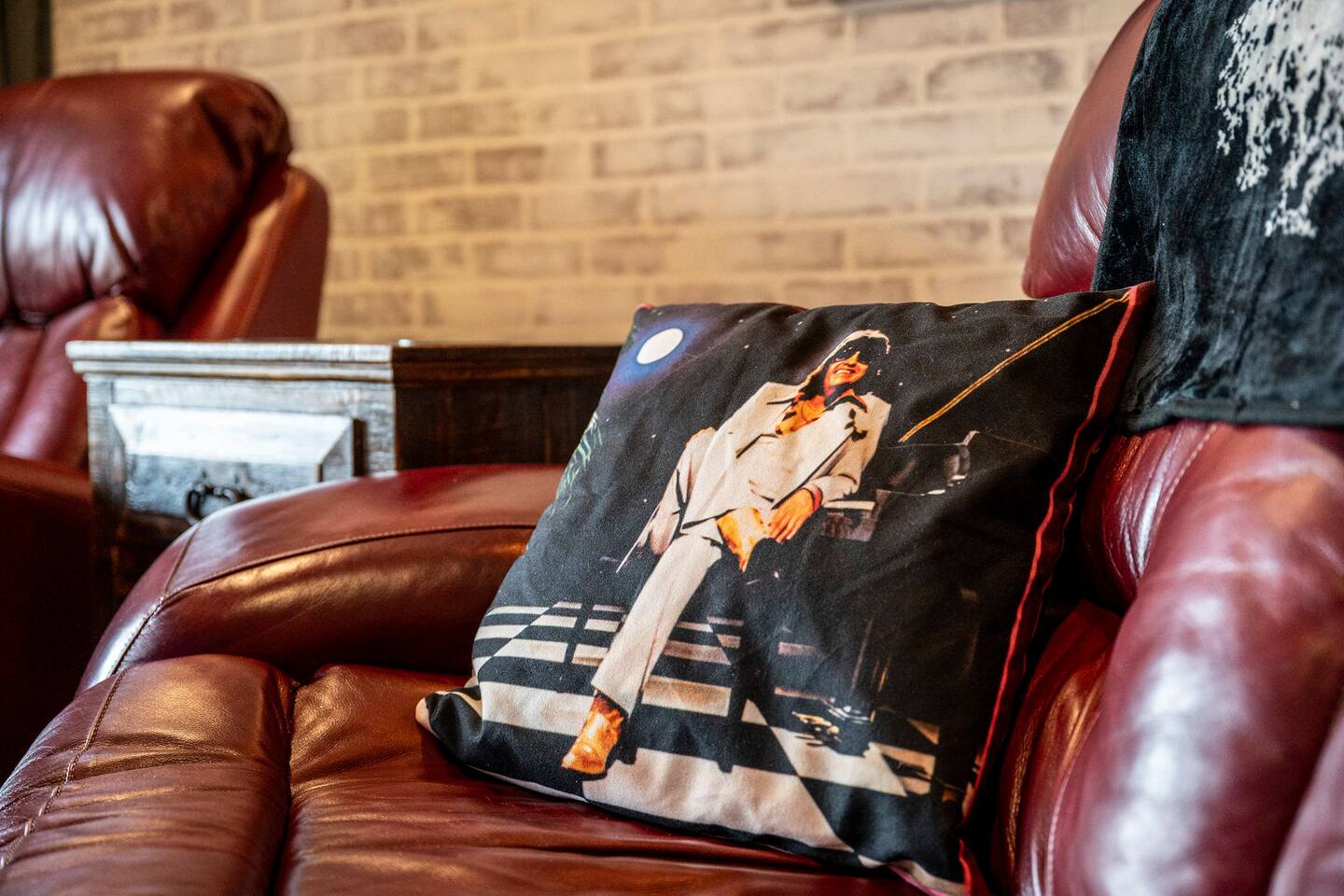 Music lovers will appreciate the fun details throughout this cozy living room! Kick back in the comfortable seating and enjoy the unique rock ’n’ roll-inspired décor that gives this Smoky Mountain retreat plenty of personality.