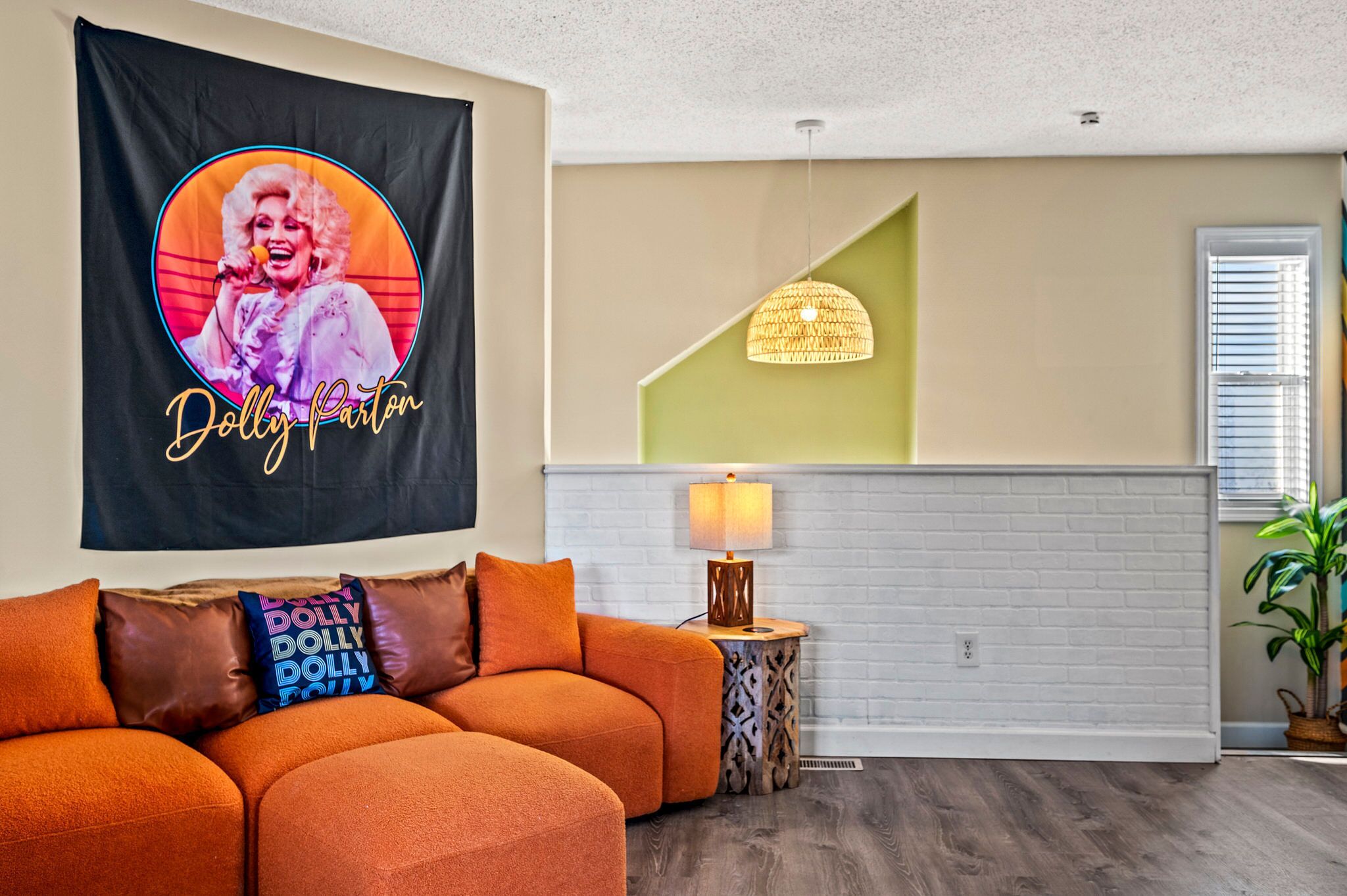 Cozy Dolly-inspired lounge gives the family extra space to relax and unwind!