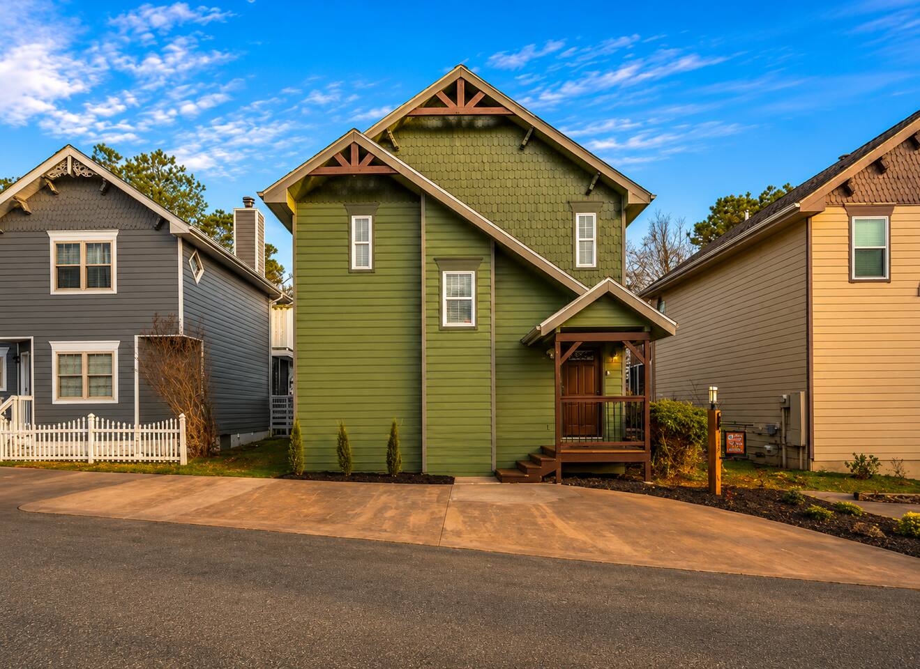 Welcome to your family’s Smoky Mountain getaway! This charming mountain home offers convenient parking, a peaceful setting, and a cozy place to relax together after unforgettable days exploring Gatlinburg and the Smokies.