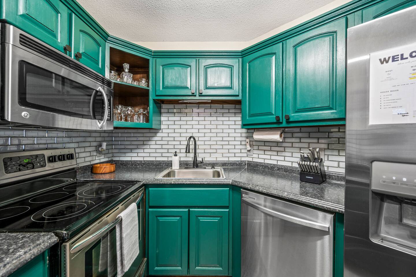 Everything you need for easy family meals! This well-equipped kitchen features stainless steel appliances, generous counter space, a dishwasher for quick cleanup, and plenty of storage for your family’s vacation favorites.