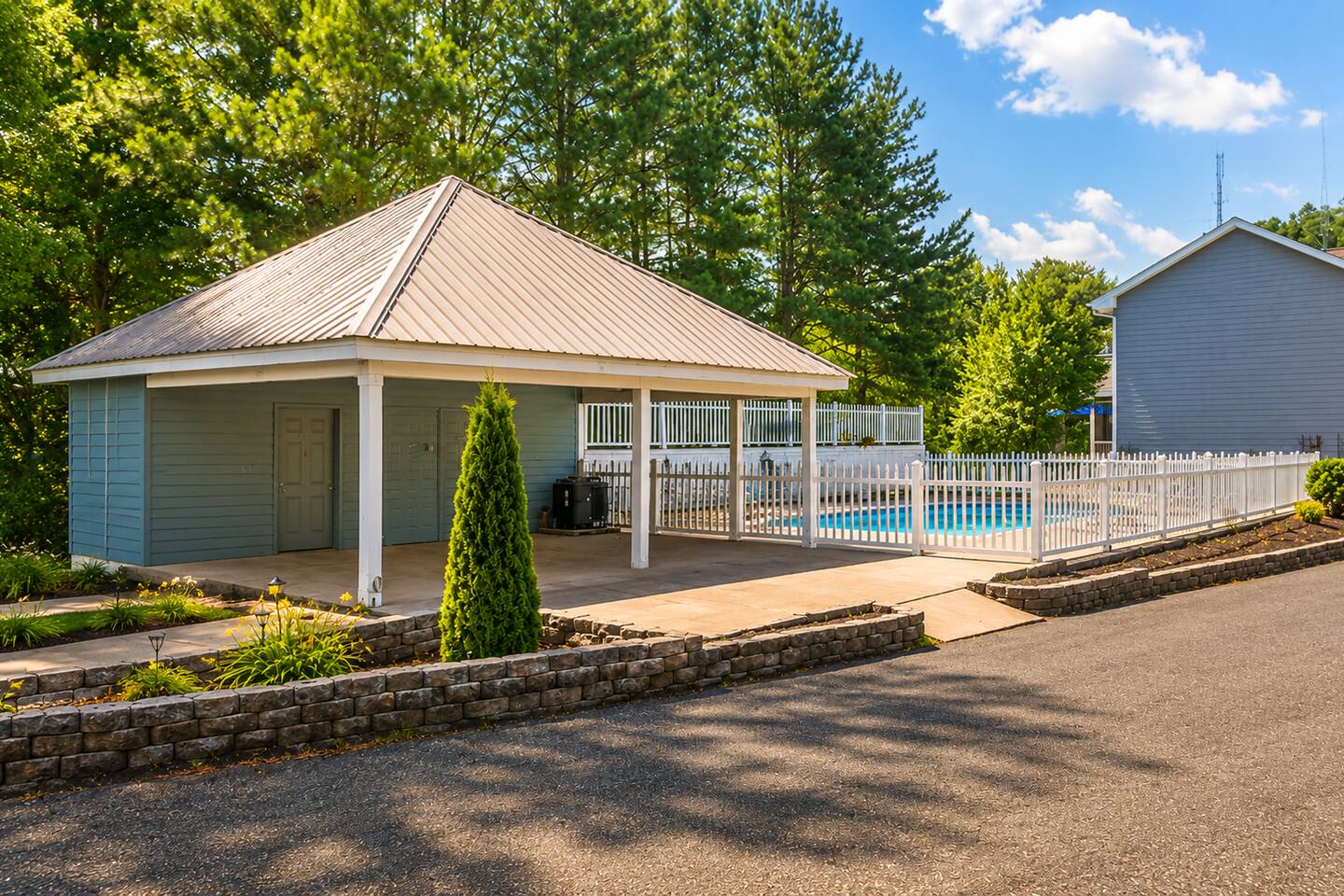 Make a splash during your family getaway! Enjoy access to the community heated pool, perfect for cooling off, letting the kids play, and spending a relaxing afternoon together between your Gatlinburg adventures.