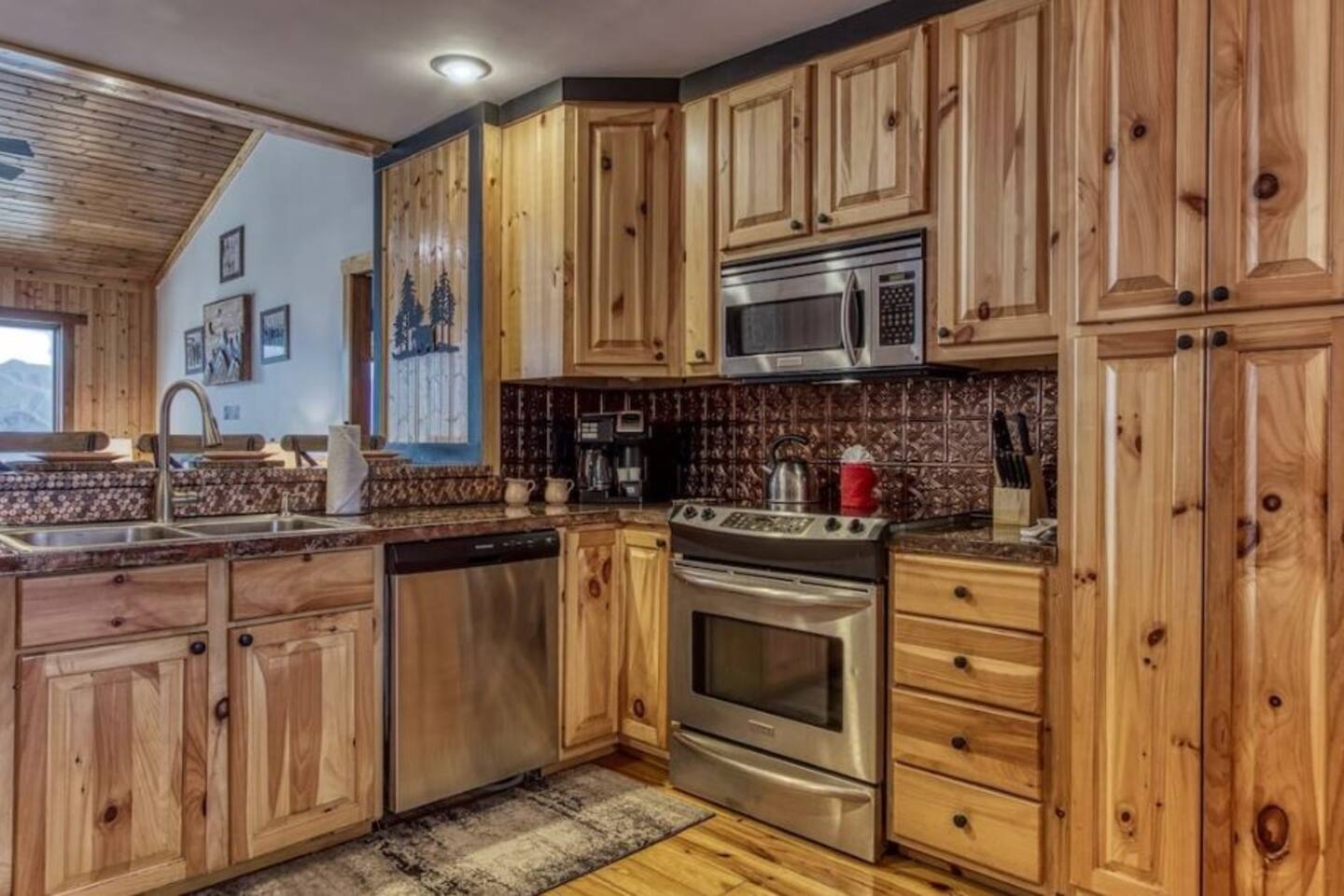 Open plan kitchen to enjoy beautiful views while preparing a meal.