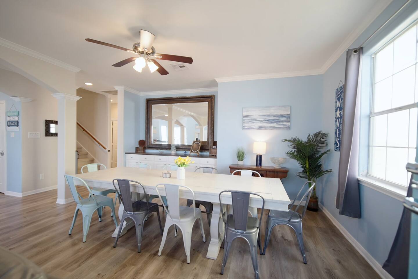 Dining area seating ten