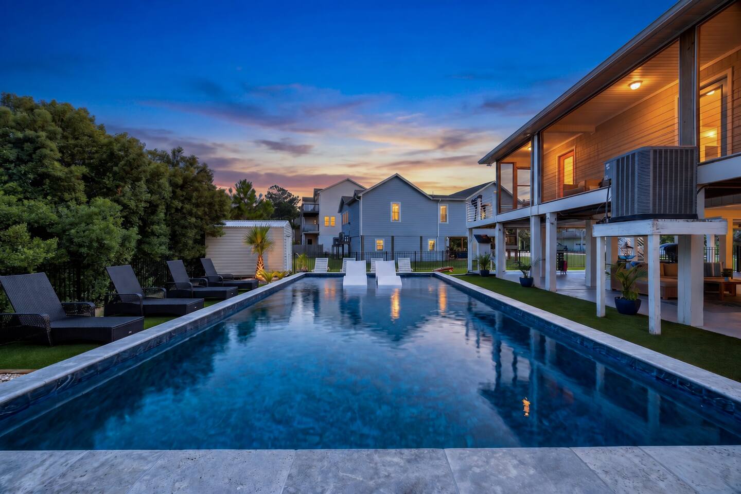 4BR Heated Pool Gym EV Charger 5 Min Walk to Beach