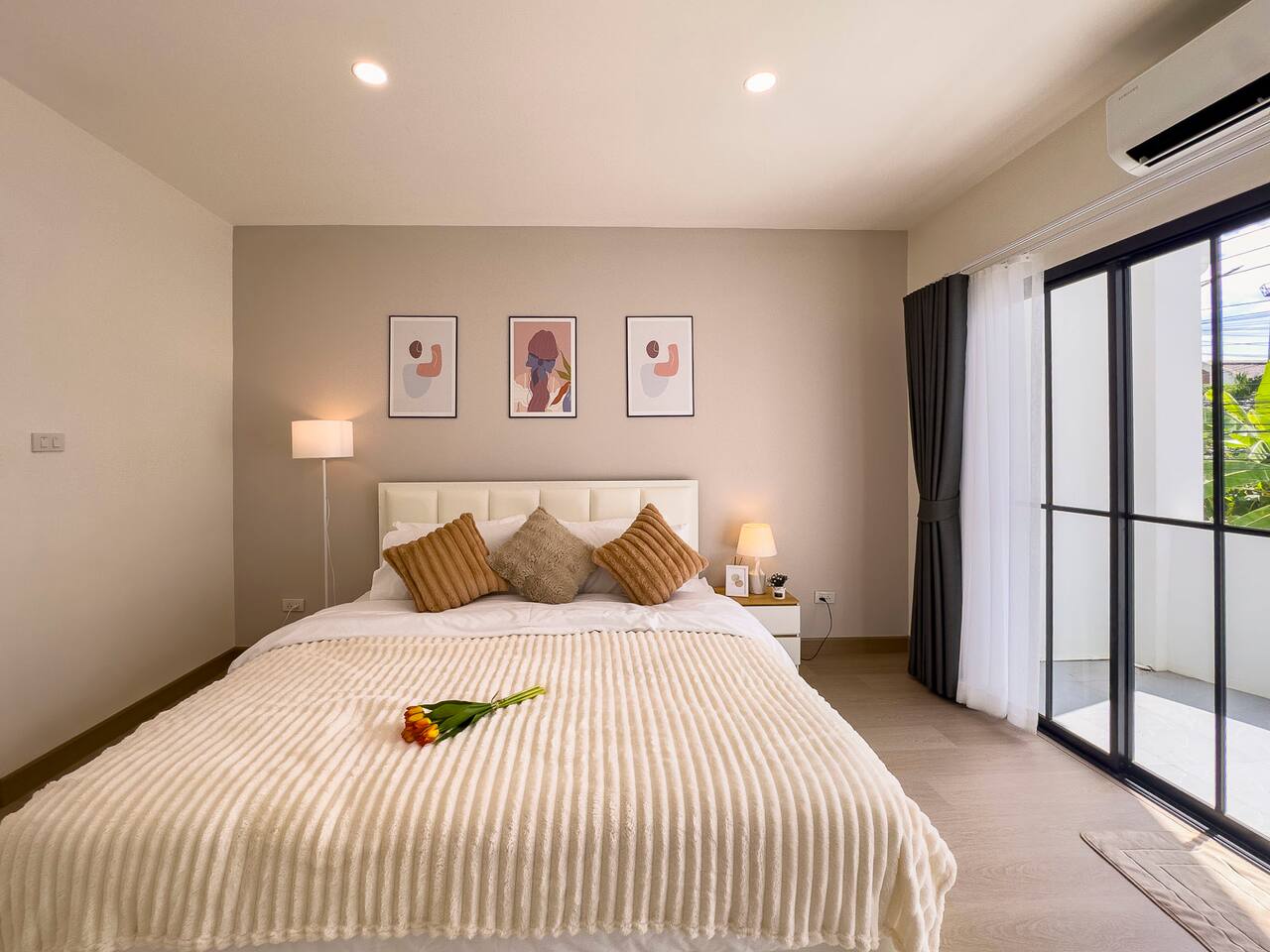 Cozy Airport 2BR Townhome