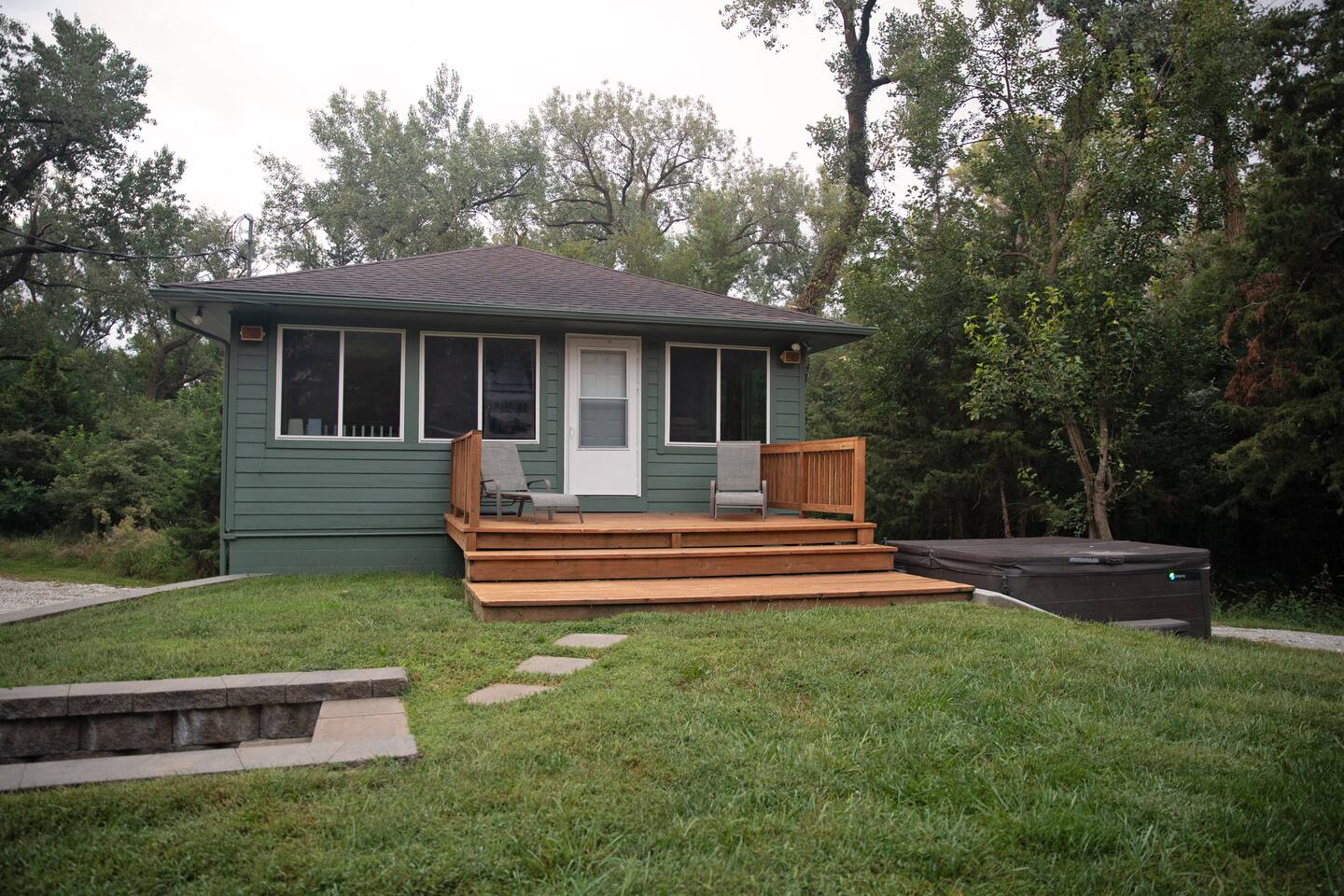 Cabin On River, Lake, Trails, Fire Pit, Hot Tub