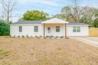 White House on University rental in Mobile