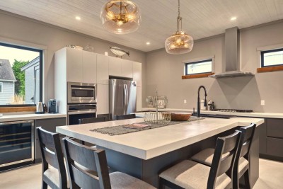 Island seating for helpers and snackers