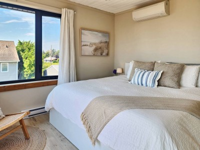 King suite, quiet and bright