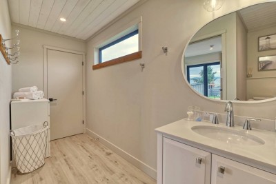 Ensuite bathroom off the king suite