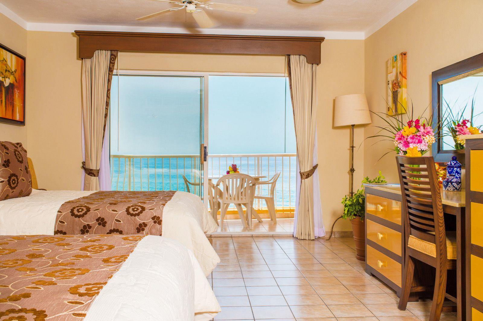 Bright double room with private balcony and stunning ocean views