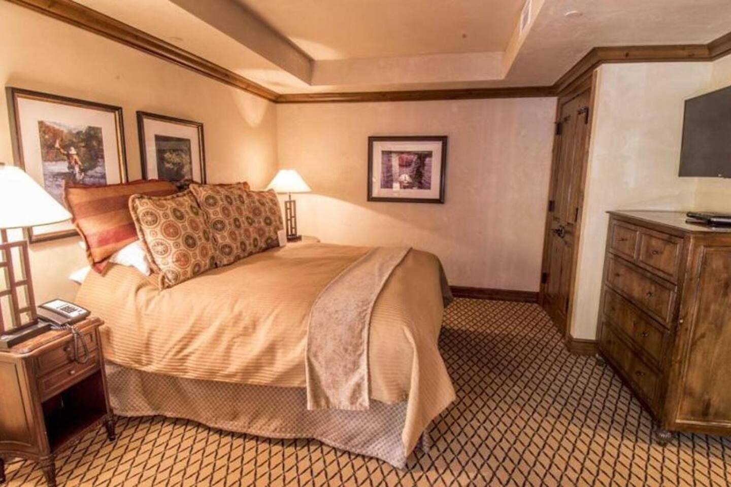 ASPEN MOUNTAIN RESIDENCES FORMALLY THE GRAND HYATT ASPEN IN TOWN