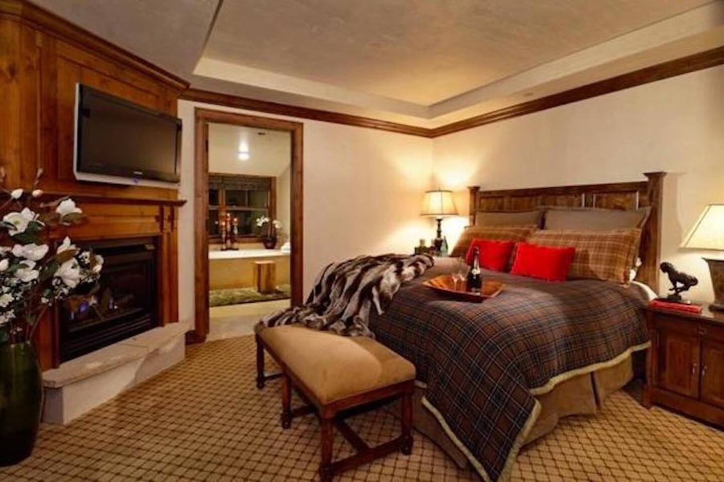 ASPEN MOUNTAIN RESIDENCES FORMALLY THE GRAND HYATT ASPEN IN TOWN