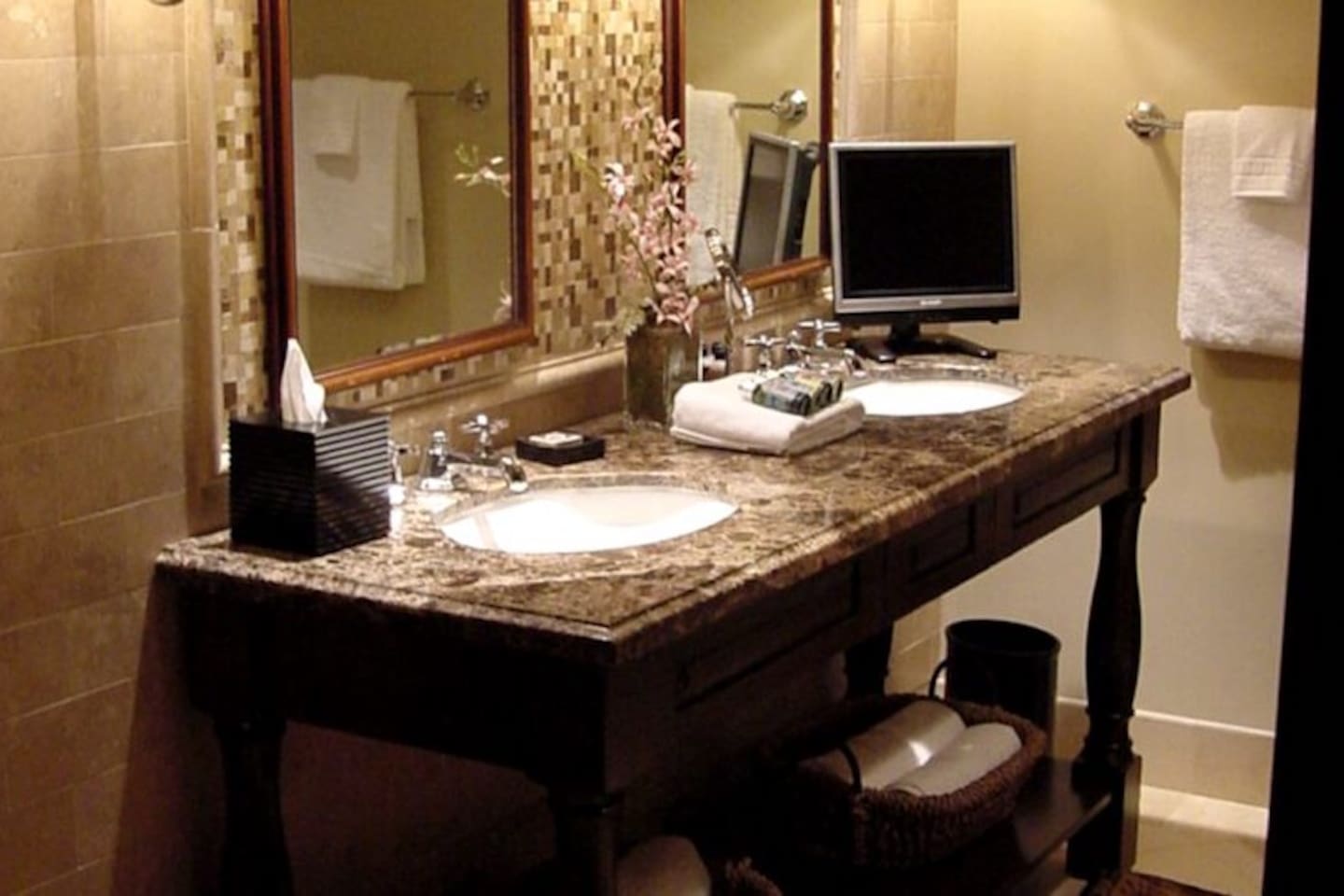 ASPEN MOUNTAIN RESIDENCES FORMALLY THE GRAND HYATT ASPEN IN TOWN BATHROOM