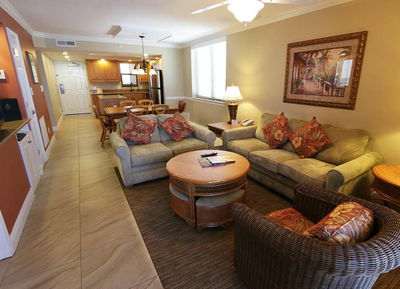 EAGLE'S NEST RESORT/HOTEL MARCO ISLAND! LIVING AREA VIEW