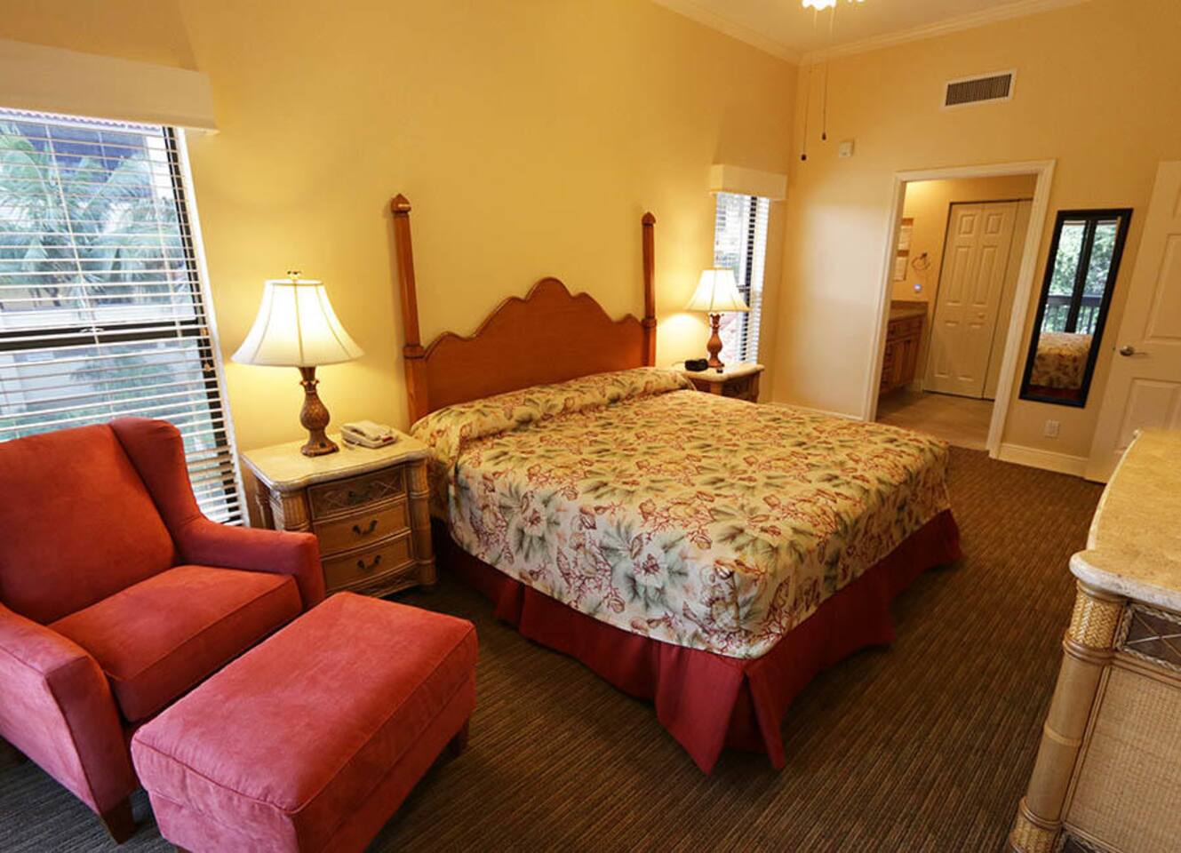EAGLE'S NEST RESORT/HOTEL MARCO ISLAND! RESORT VIEW BEDROOM