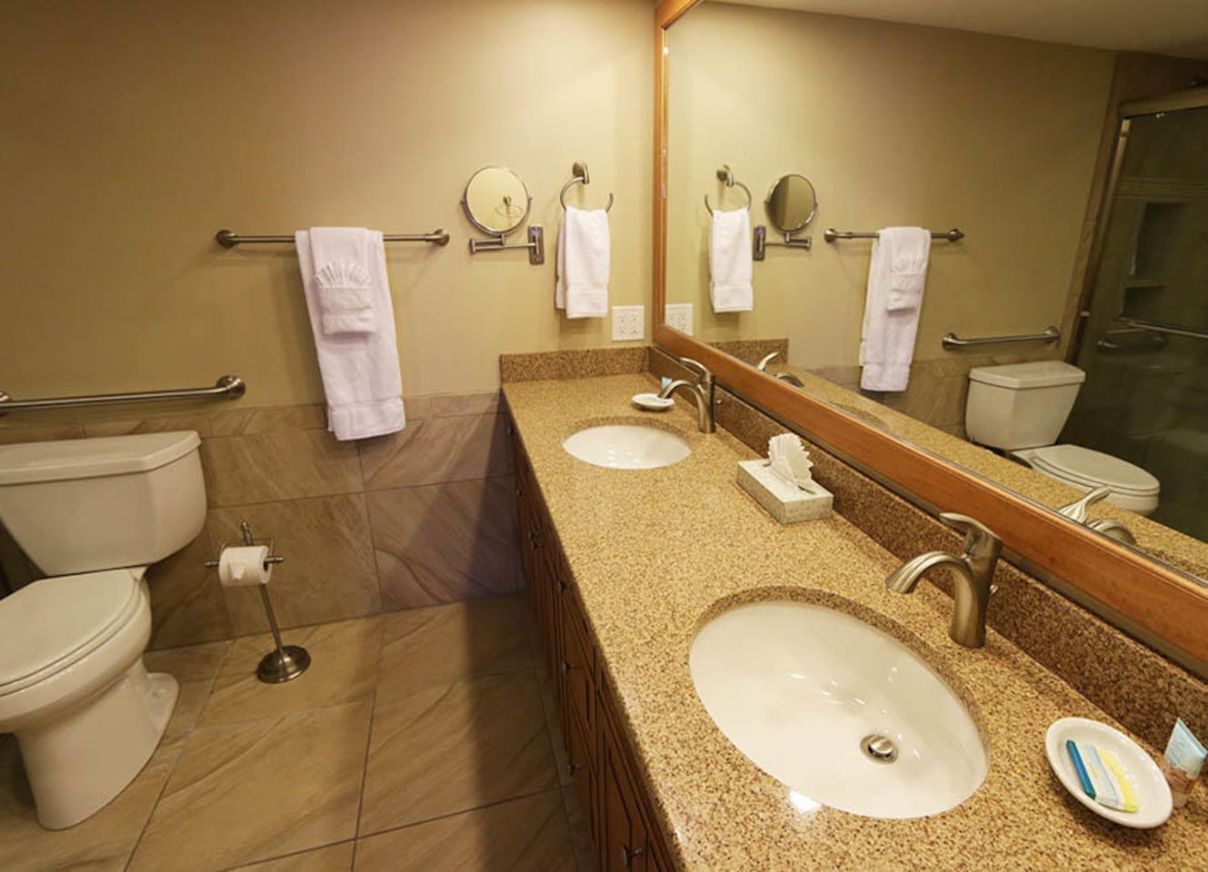 EAGLE'S NEST RESORT/HOTEL MARCO ISLAND! RESORT BATHROOM