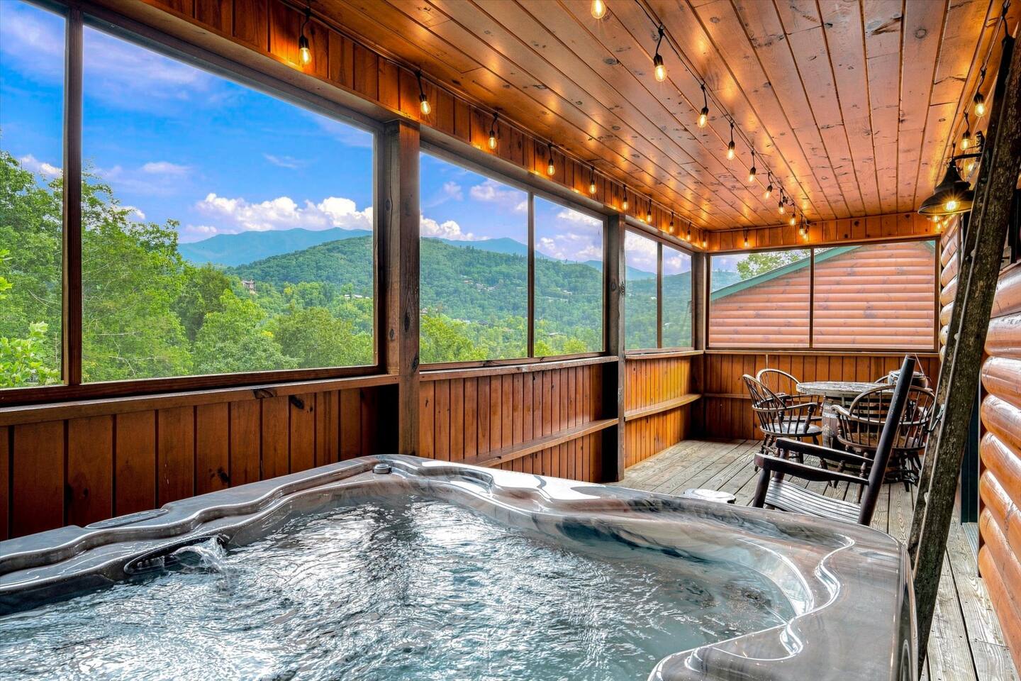 Ohhh the views! The views! Nicely lit hot tub area to make your stay even more memorable