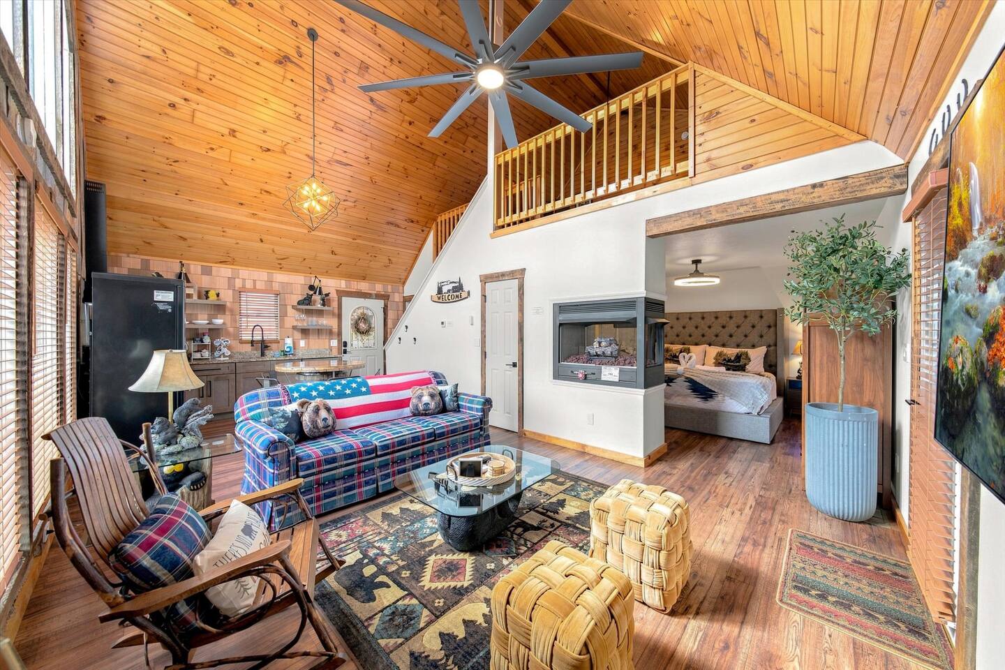 Fireplace and movies! Relaxation with the views! Laundry on site!
